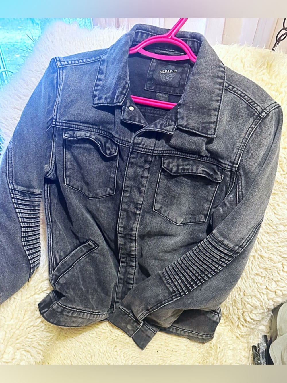 Urban Outfitters Black Washed Denim Jacket
Bickers. 🏍️